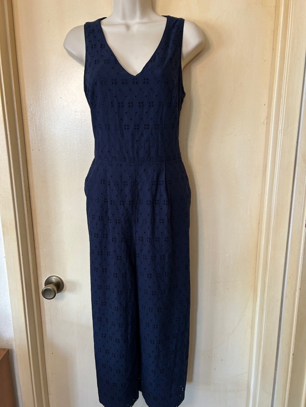 Vince Camuto Navy Eyelet V-Neck Sleeveless Jumpsuit size 4